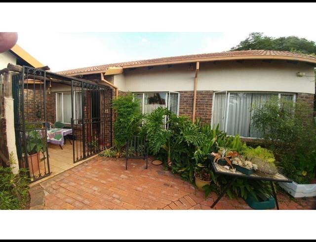 2 BEDROOM APARTMENT SOLD IN THE ORCHARDS
